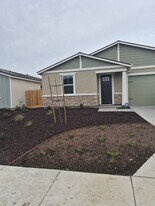 8126 Violet Ct in Bakersfield, CA - Building Photo