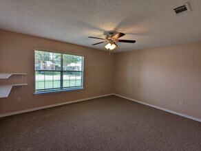 9768 Parker Lake Cir in Navarre, FL - Building Photo - Building Photo