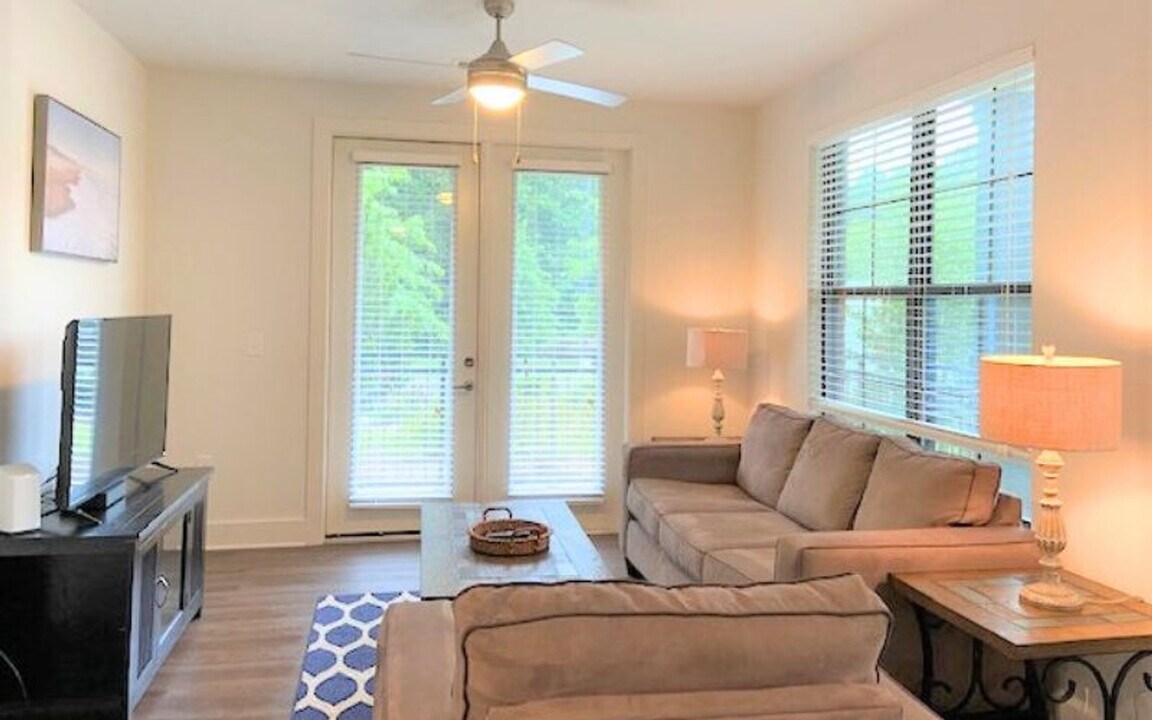 10105 Westside Pkwy in Alpharetta, GA - Building Photo