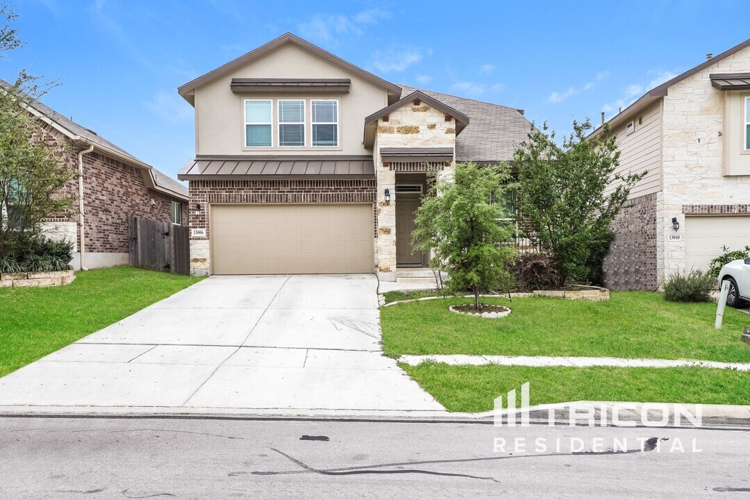13006 Carreta Wy in San Antonio, TX - Building Photo