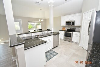 3806 Vinecrest Dr in Pearland, TX - Foto de edificio - Building Photo