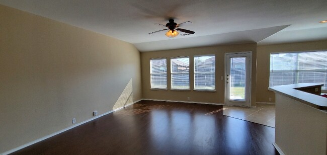 1808 Morning Dove Dr in Aubrey, TX - Foto de edificio - Building Photo