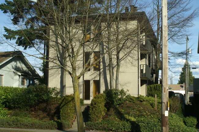 California Avenue Apartments in Seattle, WA - Building Photo - Building Photo