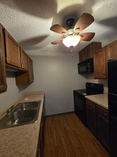 2220 Valleyhigh Dr NW, Unit E101 in Rochester, MN - Building Photo - Building Photo