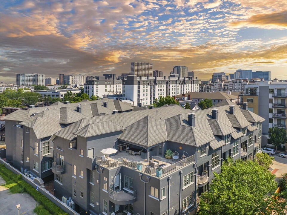 MAA Abbey in Dallas, TX - Building Photo