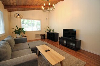 11330 SW Tigard St in Tigard, OR - Building Photo - Building Photo