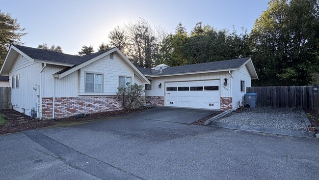 2808 Harrison Ave in Eureka, CA - Building Photo - Building Photo