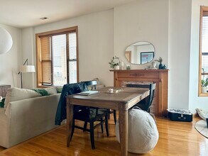2200 W Chicago Ave in Chicago, IL - Building Photo - Building Photo