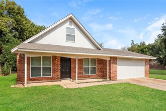 4400 N Shadybrook Dr in Midwest City, OK - Building Photo - Building Photo