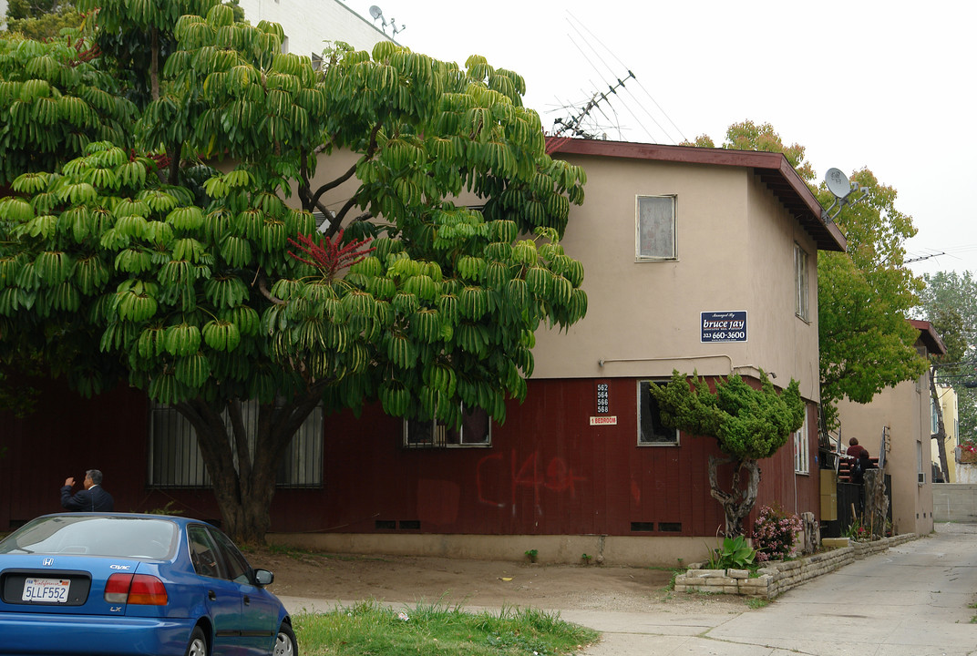 562 N Kenmore Ave in Los Angeles, CA - Building Photo