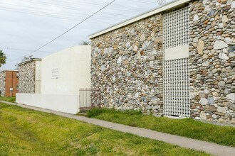 Cobblestone Apartments in Houston, TX - Building Photo - Building Photo