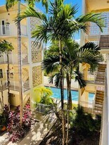 10001 W Bay Harbor Dr in Bay Harbor Islands, FL - Building Photo