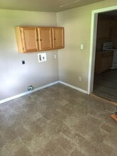 915 Center Street in Bridge City, TX - Foto de edificio - Building Photo