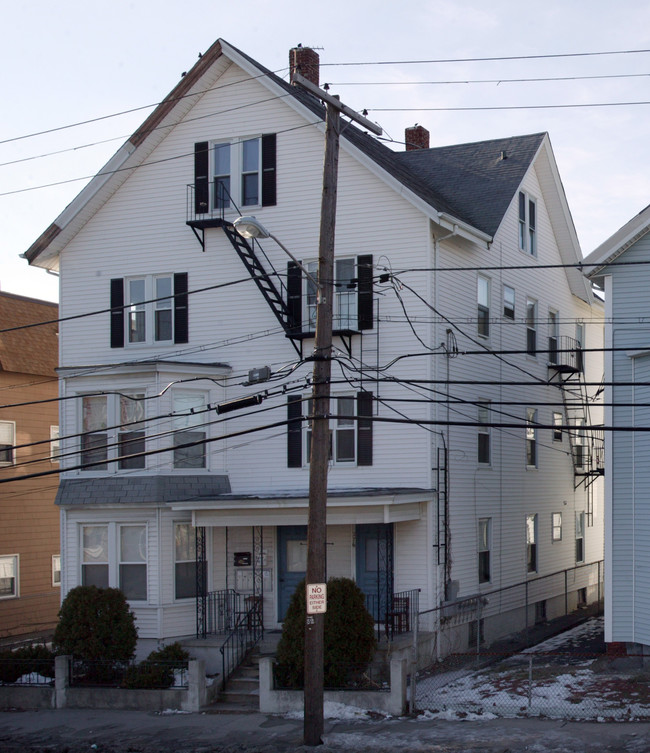 274 Lonsdale Ave in Pawtucket, RI - Building Photo - Building Photo