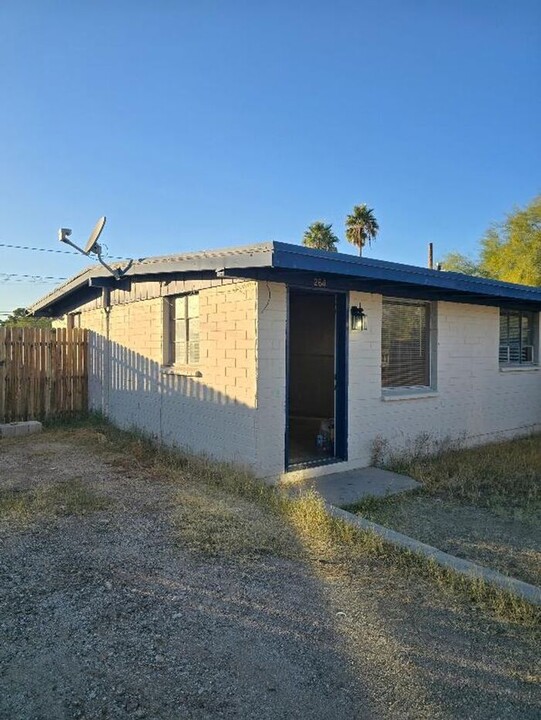 264 W Blacklidge Dr in Tucson, AZ - Building Photo