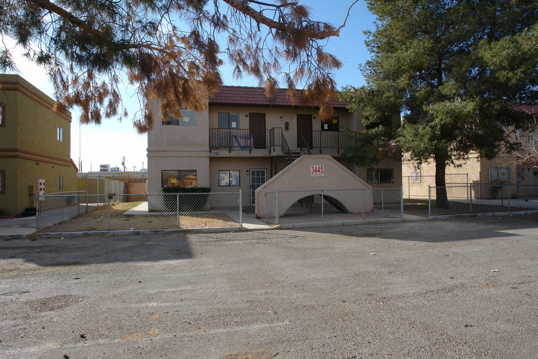 3445 College View Ct in North Las Vegas, NV - Building Photo