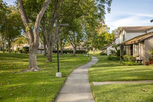 5244 Edge Park Way in San Diego, CA - Building Photo