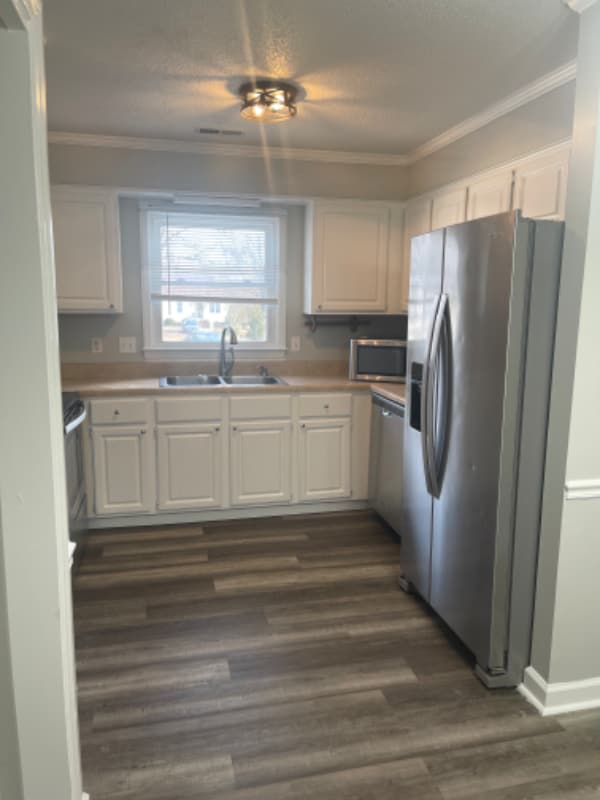 1139 Glendale Dr in Greensboro, NC - Building Photo - Building Photo