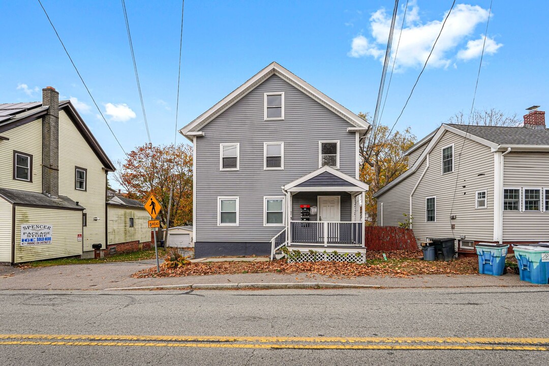 32 Maple St in Spencer, MA - Foto de edificio