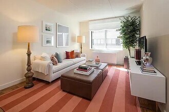 511 W 44th St in New York, NY - Building Photo - Building Photo