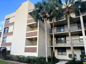 100 NW 76th Ave in Plantation, FL - Building Photo - Building Photo