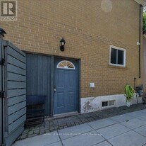 238 Beechy Dr in Richmond Hill, ON - Building Photo