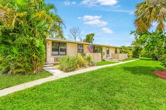 The Cottages @ Stillwater in Ft. Myers, FL - Foto de edificio - Building Photo