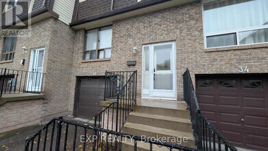 350 Camelot Ct in Oshawa, ON - Building Photo - Building Photo