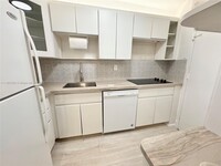 2899 Collins Ave, Unit 820 in Miami Beach, FL - Building Photo - Building Photo