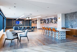 1250 Lakeside in Sunnyvale, CA - Foto de edificio - Building Photo