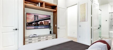 2929 Oak Lawn Ave in Dallas, TX - Building Photo - Building Photo