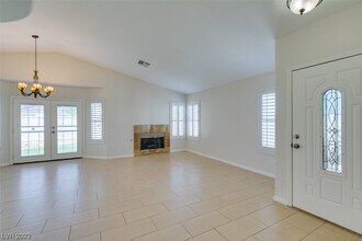 8000 Tulum Ct in Las Vegas, NV - Building Photo - Building Photo