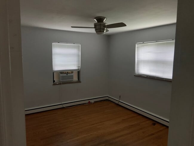 4964 Charlemar Dr, Unit 2 in Cincinnati, OH - Foto de edificio - Building Photo