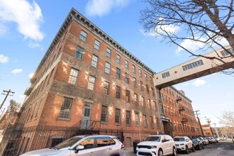 187 Wayne St, Unit 201C in Jersey City, NJ - Building Photo - Building Photo