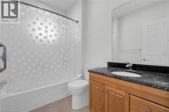 229 Geneva St in St Catharines, ON - Building Photo - Building Photo