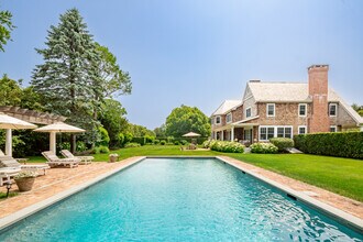 5 Artist Colony Ln in Southampton, NY - Building Photo - Building Photo