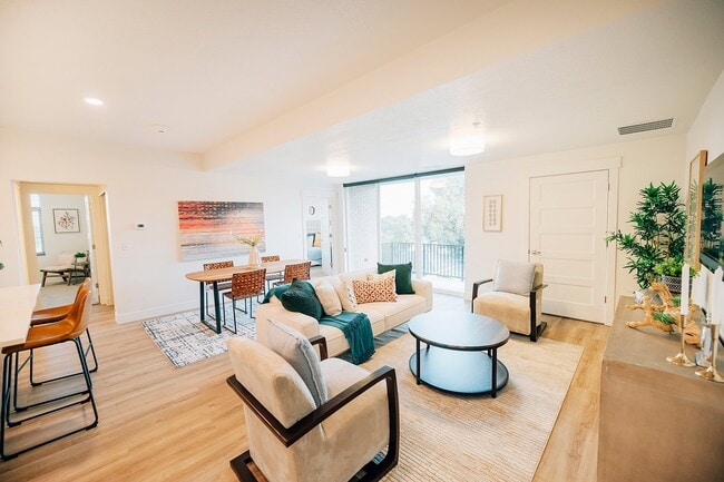 43 W 400 S, Unit 101 in Bountiful, UT - Building Photo - Building Photo