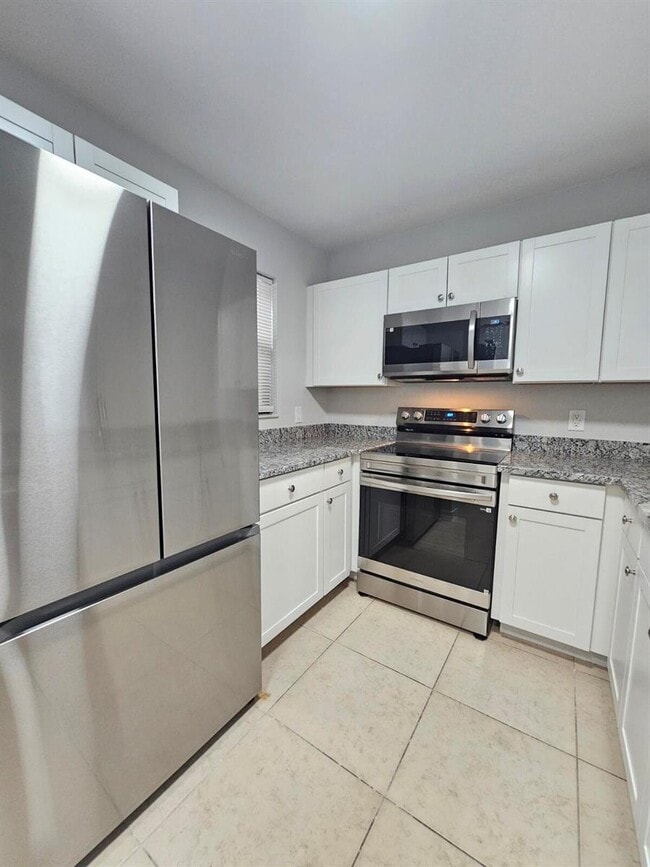 1545 Lake Crystal Dr, Unit D in West Palm Beach, FL - Building Photo - Building Photo