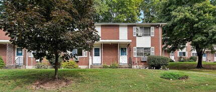 273 Queen St in Southington, CT - Building Photo - Building Photo
