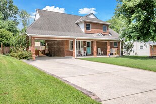 6100 Leewood Dr in Alexandria, VA - Building Photo