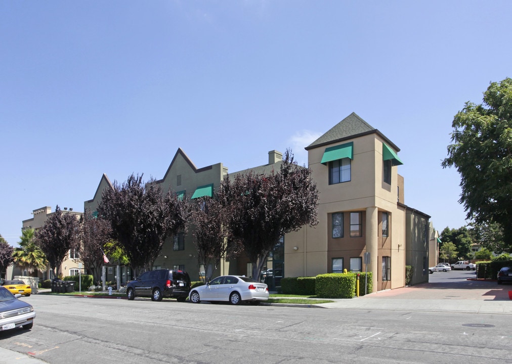 Carroll Inn in Sunnyvale, CA - Building Photo