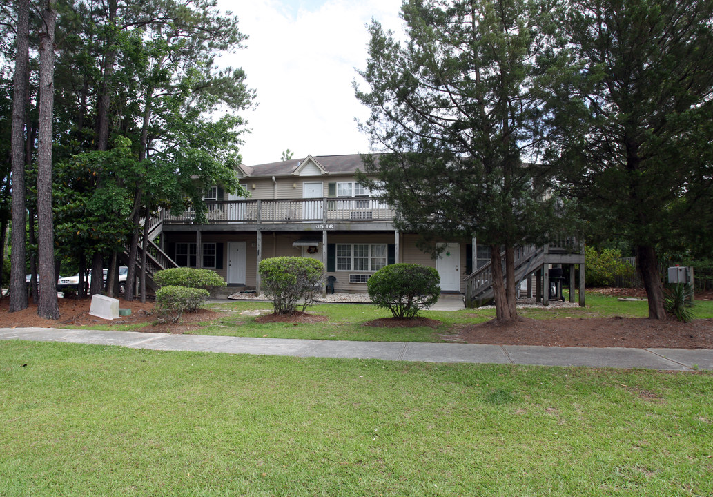 Hollybrook in Wilmington, NC - Building Photo