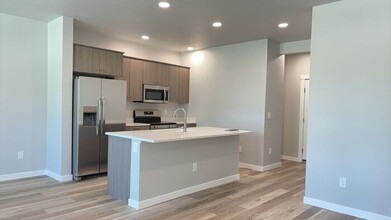 6142 N Tarako Ave in Garden City, ID - Building Photo - Building Photo