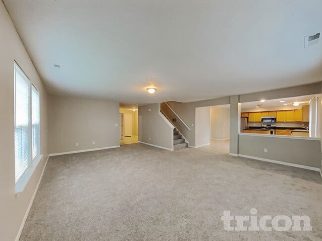 1963 Central Park Blvd W in Greenwood, IN - Foto de edificio - Building Photo