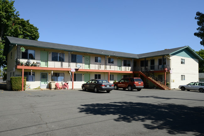 Orchard Park Apartments in Dallas, OR - Building Photo - Building Photo