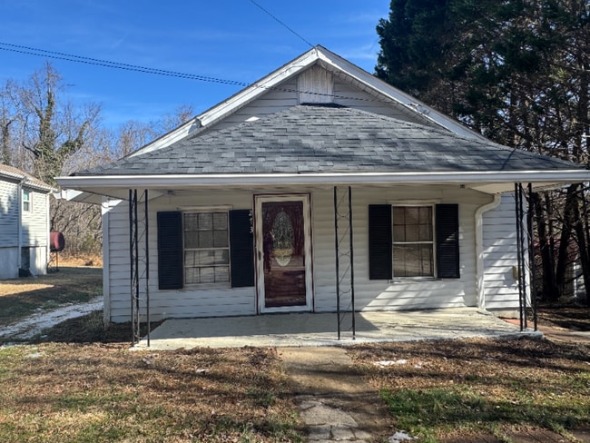 273 Lincoln Heights Rd in North Wilkesboro, NC - Foto de edificio - Building Photo