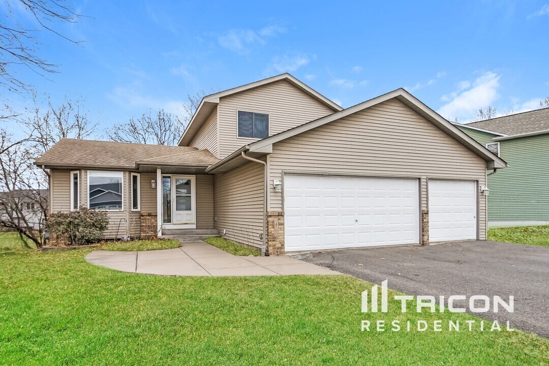 14700 Junkite St NW in Ramsey, MN - Building Photo