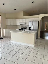 9928 NW 29th Ter in Doral, FL - Foto de edificio - Building Photo