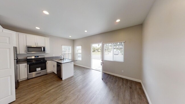 5214 E Falls View Dr in San Diego, CA - Building Photo - Building Photo