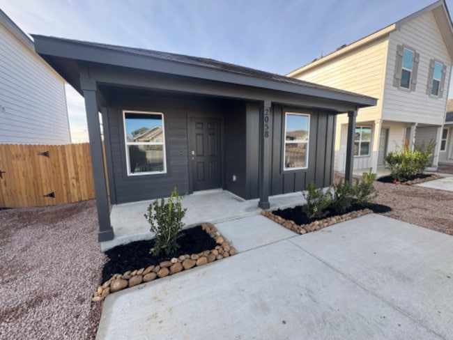 2058 Zephyr Lily in San Antonio, TX - Foto de edificio - Building Photo